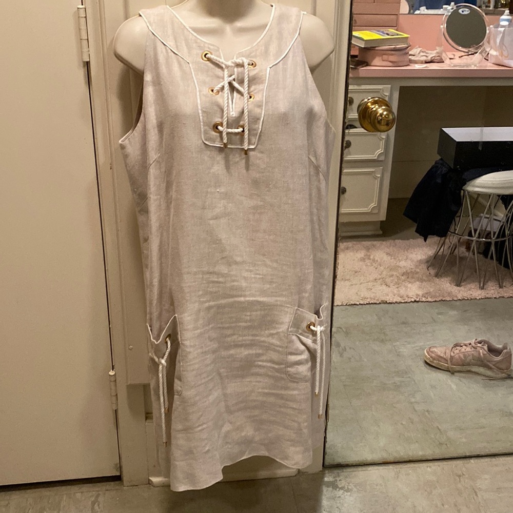 Classic Lilly Pulitzer!  Fun neutral.  Easy to wear!!